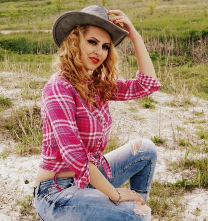 country girl with hat